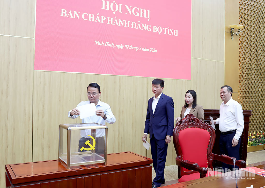Đồng chí Trần Huy Tuấn được bầu giữ chức Bí thư Tỉnh ủy Ninh Bình- Ảnh 3.
