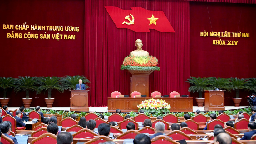 TOÀN VĂN: THÔNG BÁO HỘI NGHỊ LẦN THỨ HAI BAN CHẤP HÀNH TRUNG ƯƠNG ĐẢNG KHÓA XIV- Ảnh 1.