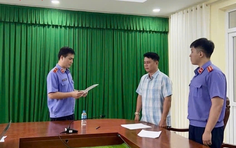 Vụ nữ sinh tai nạn giao thông tử vong ở Vĩnh Long: Khởi tố, bắt tạm giam nguyên Phó Thủ trưởng và Điều tra viên