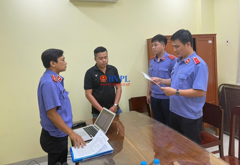 Vụ nữ sinh tai nạn giao thông tử vong ở Vĩnh Long: Khởi tố, bắt tạm giam nguyên Phó Thủ trưởng và Điều tra viên