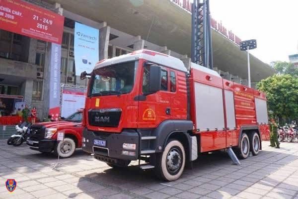 Người tham gia giao thông cần làm gì khi gặp xe ưu tiên đang làm nhiệm vụ?- Ảnh 3.