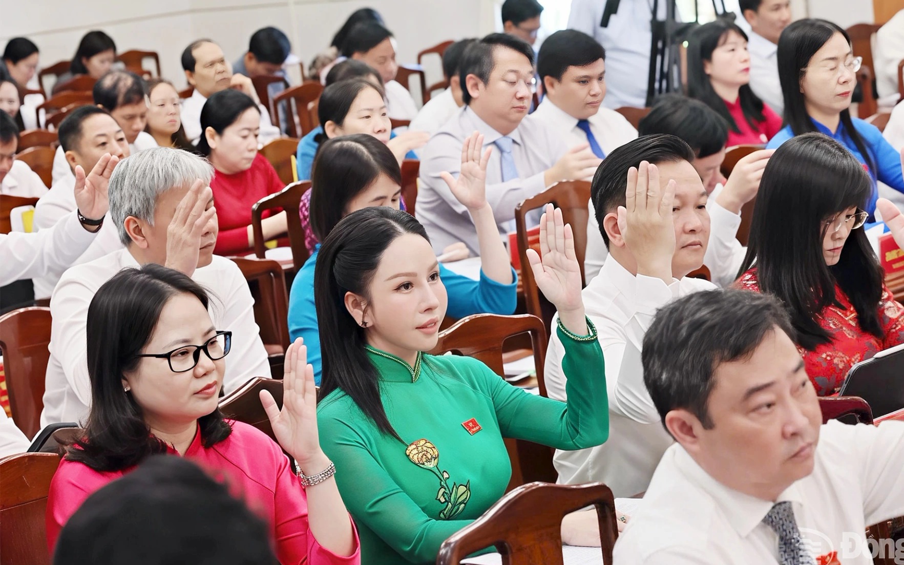 Lấy ý kiến nhân dân về Đề án THÀNH LẬP CÁC PHƯỜNG và THÀNH LẬP THÀNH PHỐ ĐỒNG NAI trực thuộc Trung ương- Ảnh 3. Thông qua chủ trương thành lập thành phố Đồng Nai trực thuộc Trung ương, thành lập 10 phường