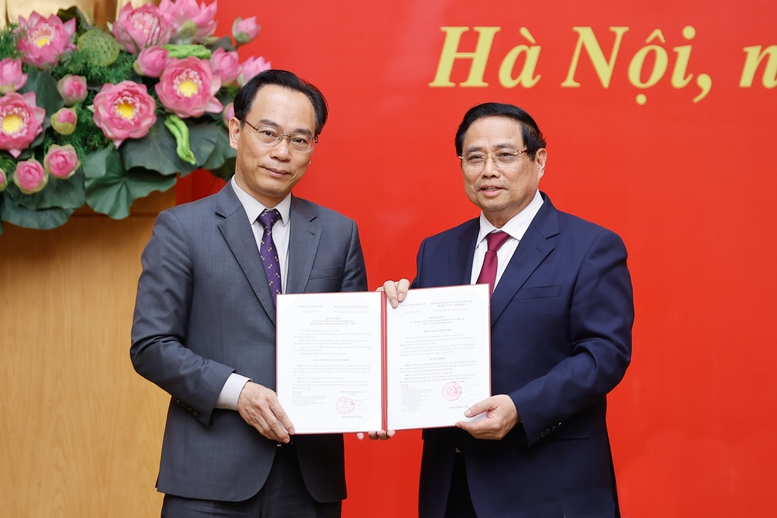 THỦ TƯỚNG TRAO QUYẾT ĐỊNH CHỈ ĐỊNH, BỔ NHIỆM PHÓ BÍ THƯ ĐẢNG ỦY CHÍNH PHỦ và LÃNH ĐẠO 4 BỘ, CƠ QUAN NGANG BỘ- Ảnh 4.