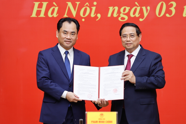 THỦ TƯỚNG TRAO QUYẾT ĐỊNH CHỈ ĐỊNH, BỔ NHIỆM PHÓ BÍ THƯ ĐẢNG ỦY CHÍNH PHỦ và LÃNH ĐẠO 4 BỘ, CƠ QUAN NGANG BỘ- Ảnh 6.