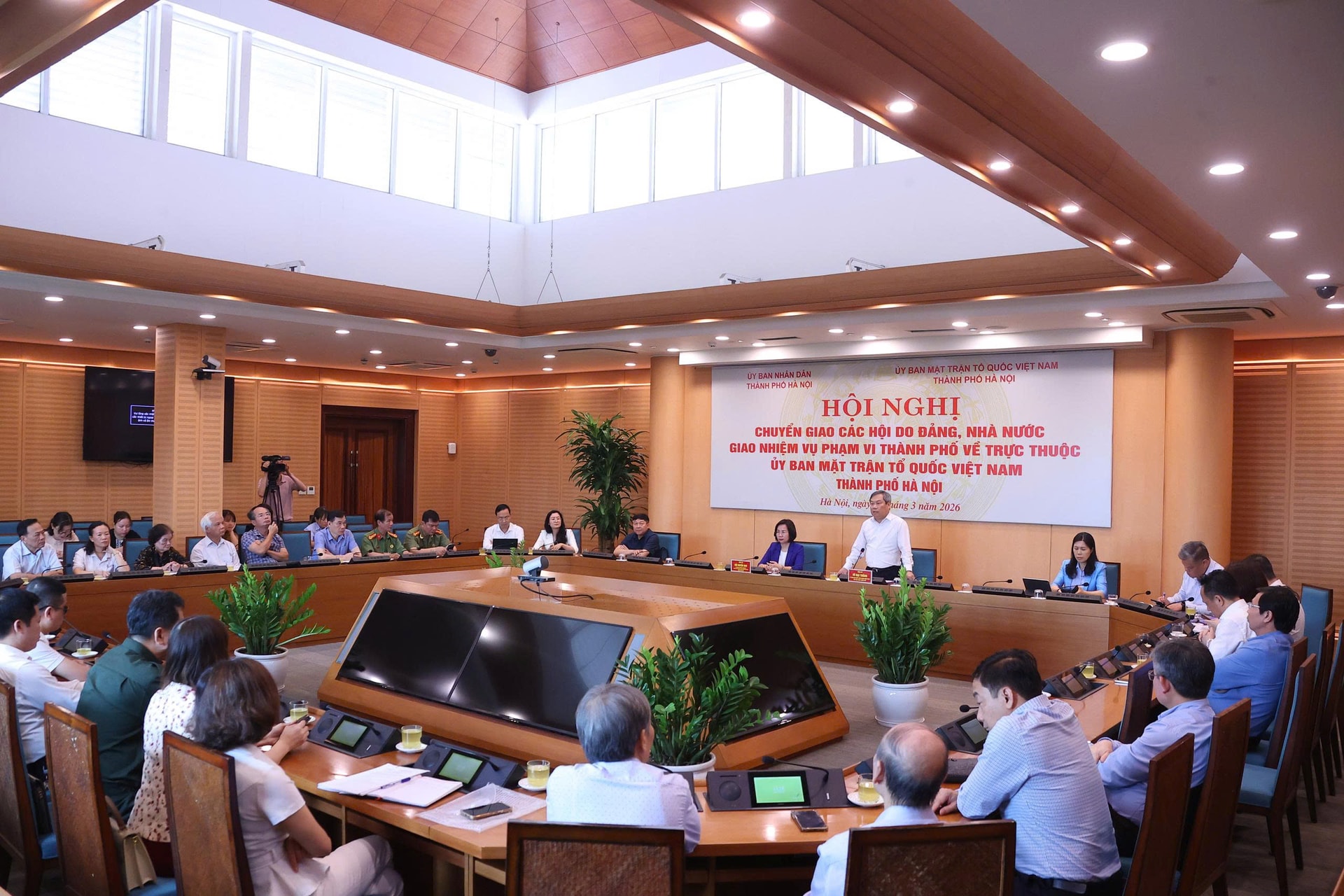 SẮP XẾP BỘ MÁY: Chuyển giao nguyên trạng 18 hội về Ủy ban MTTQ thành phố Hà Nội- Ảnh 1.