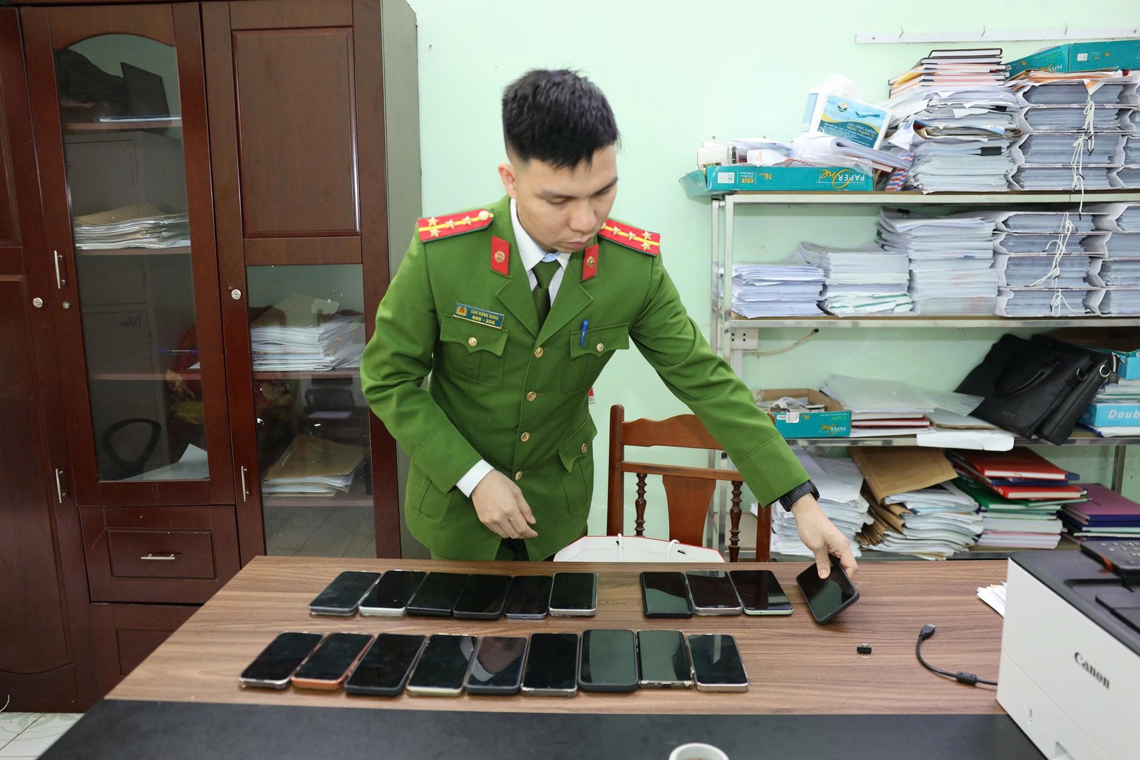 Thông tin mới nhất về vụ “Xôi Lạc TV”: Khám xét khẩn cấp, khởi tố 38 đối tượng- Ảnh 3.