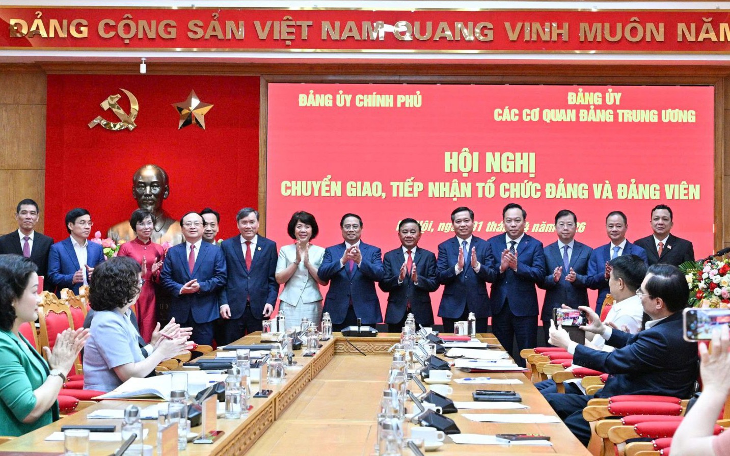 Chuyển giao, tiếp nhận tổ chức đảng, đảng viên về Đảng ủy các cơ quan Đảng Trung ương