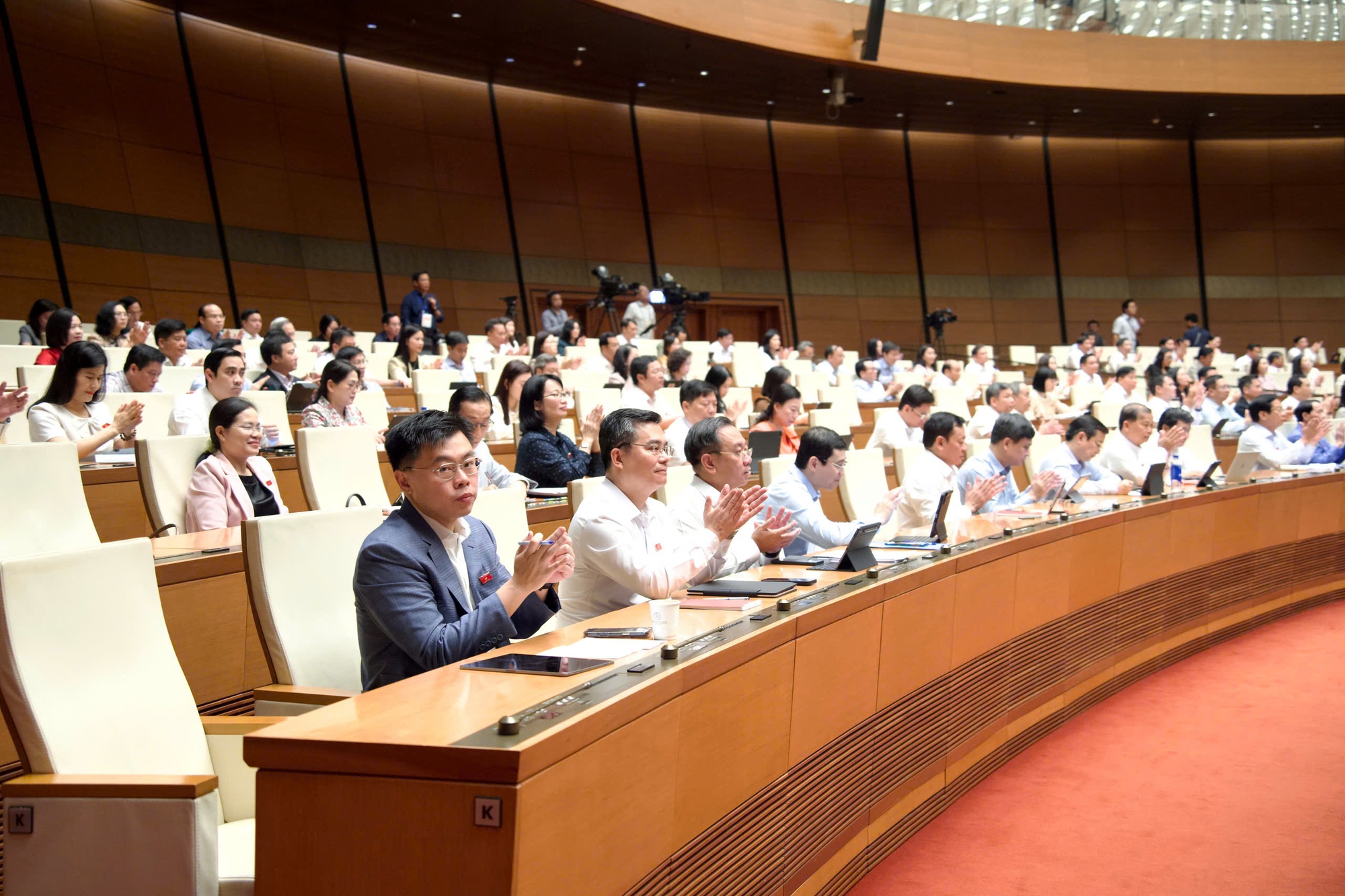 Quốc hội thông qua Nghị quyết về THUẾ XĂNG DẦU và NHIÊN LIỆU BAY- Ảnh 6.