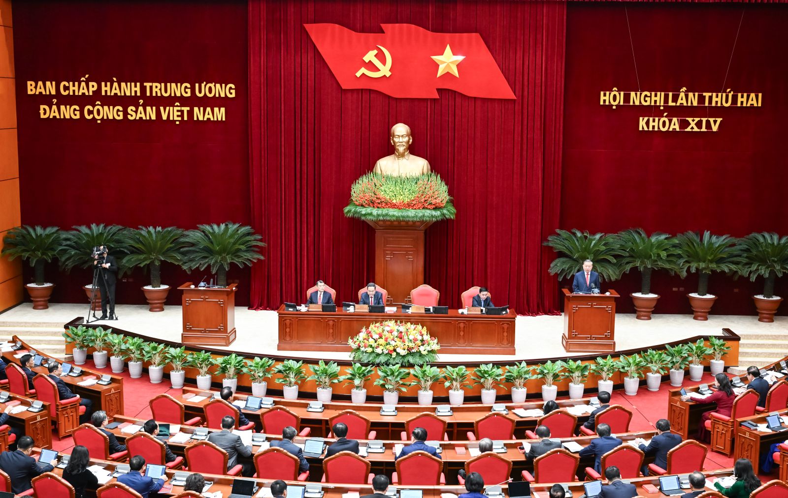 Nghị quyết số 04-NQ/TW về tiếp tục tăng cường sự lãnh đạo của Đảng đối với công tác phòng, chống tham nhũng, lãng phí, tiêu cực trong giai đoạn mới- Ảnh 1. Nghị quyết số 04-NQ/TW về tiếp tục tăng cường sự lãnh đạo của Đảng đối với công tác phòng, chống tham nhũng, lãng phí, tiêu cực trong giai đoạn mới- Ảnh 1.