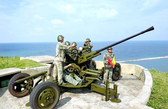 Danh mục nghề, công việc nặng nhọc, độc hại, nguy hiểm và nghề, công việc đặc biệt nặng nhọc, độc hại, nguy hiểm trong Quân đội- Ảnh 1. Danh mục nghề, công việc nặng nhọc, độc hại, nguy hiểm và nghề, công việc đặc biệt nặng nhọc, độc hại, nguy hiểm trong Quân đội- Ảnh 1.