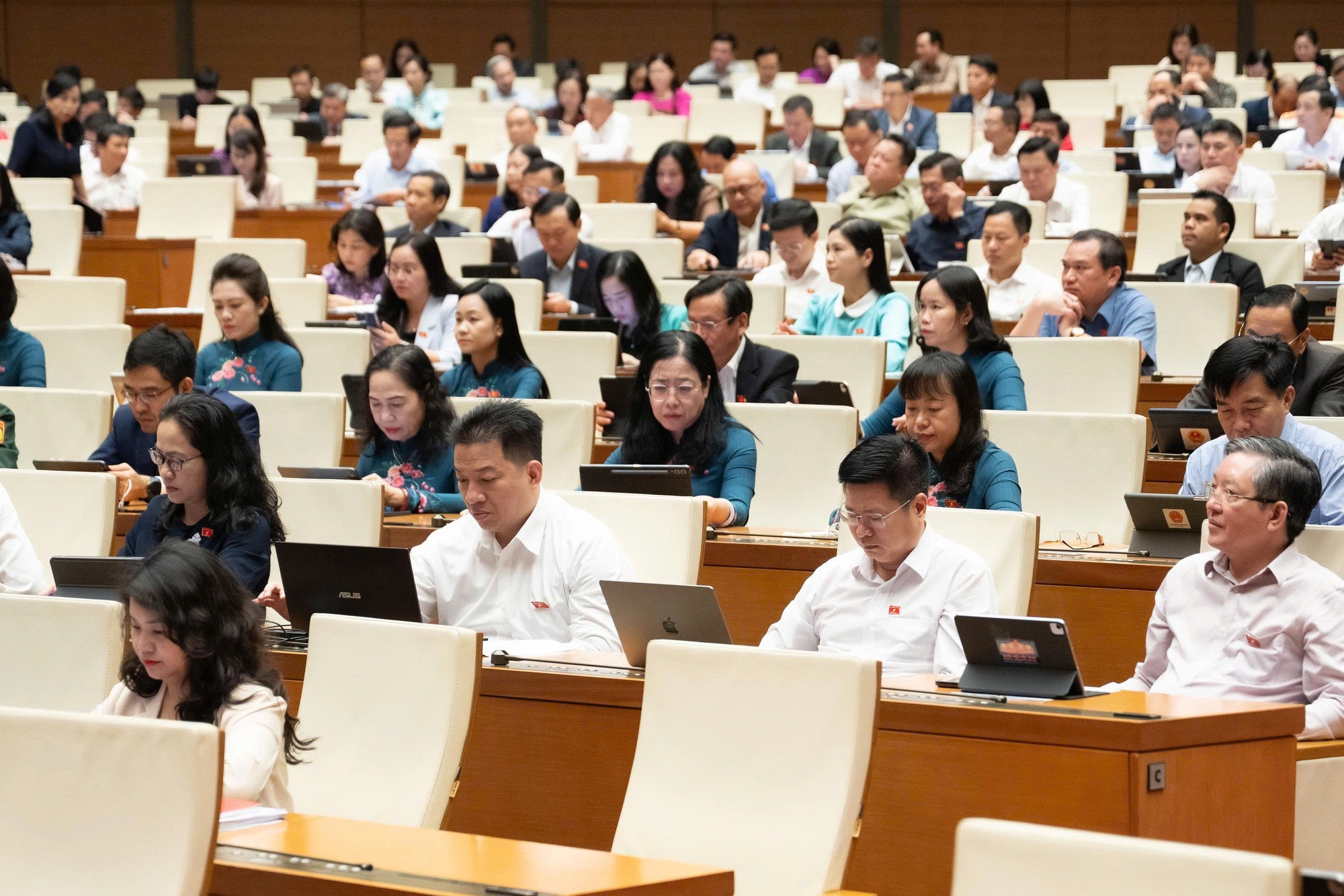 Tăng lương phải bảo đảm đời sống, phù hợp với khả năng ngân sách, tạo động lực phát triển khu vực công- Ảnh 2.