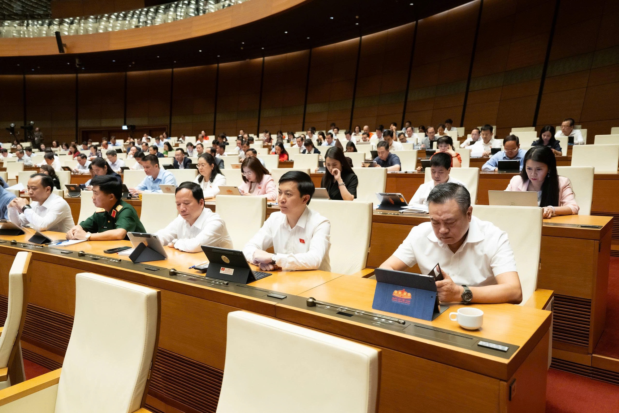 Thông qua Luật sửa đổi, bổ sung một số điều của Luật Thi đua, khen thưởng- Ảnh 4.