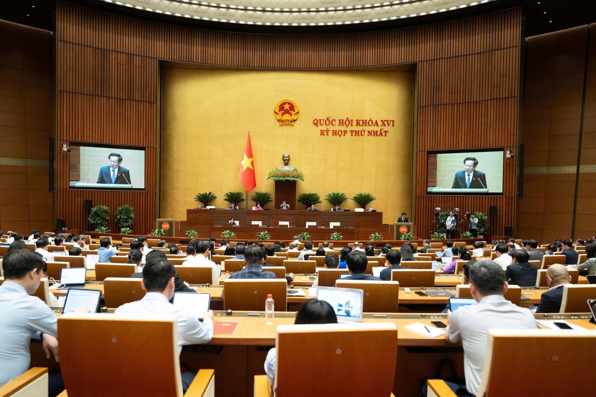 Thông qua Luật sửa đổi, bổ sung một số điều của Luật Thi đua, khen thưởng- Ảnh 1.