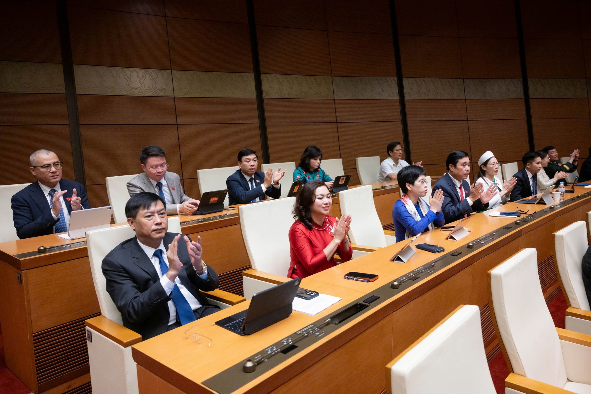 Thông qua Luật sửa đổi, bổ sung 4 luật: Thuế thu nhập cá nhân, Thuế giá trị gia tăng, Thuế thu nhập doanh nghiệp, Thuế tiêu thụ đặc biệt- Ảnh 3.