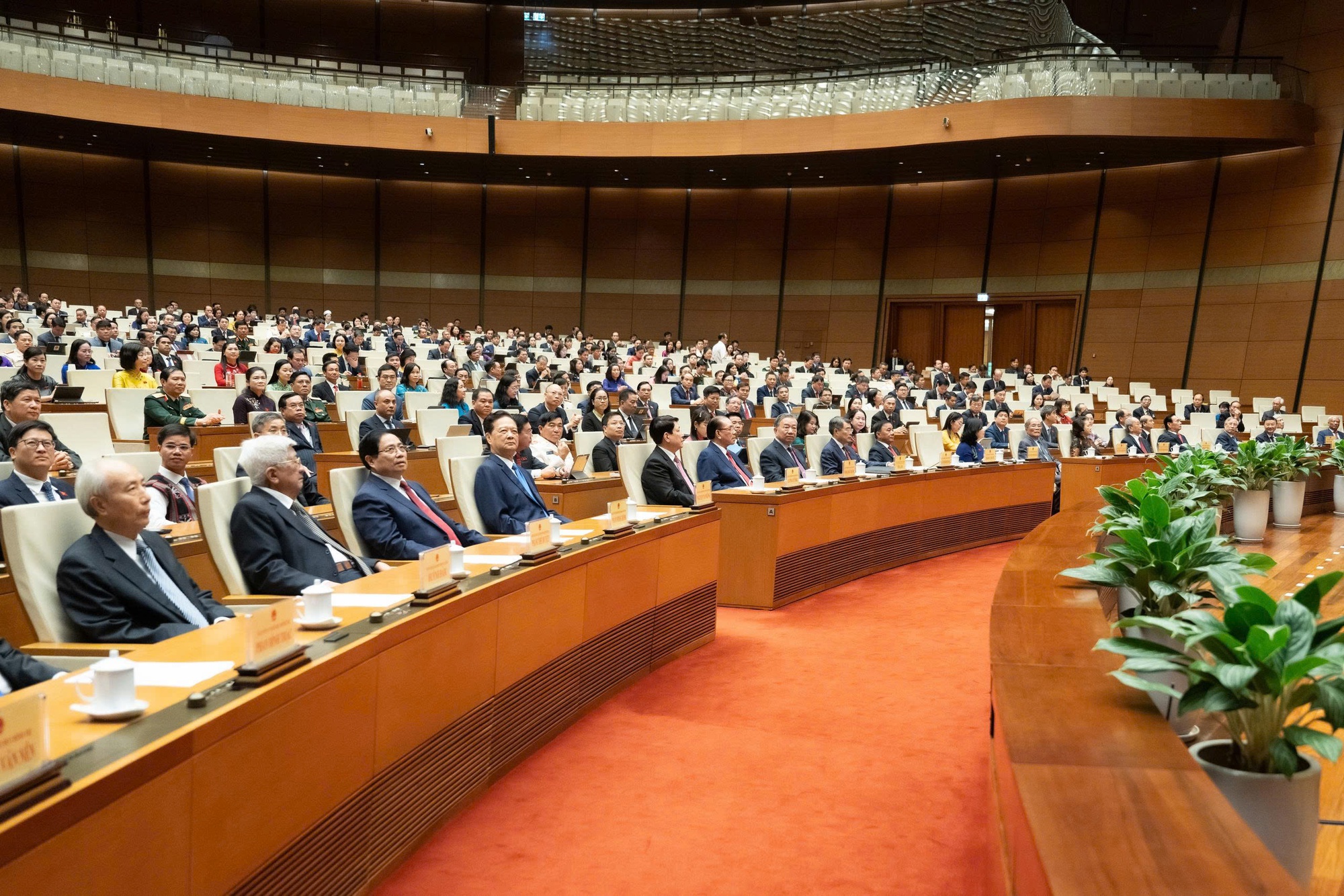 Ưu tiên chi đầu tư phát triển; điều chỉnh chuẩn nghèo, tiền lương, an sinh xã hội - Ảnh 4.