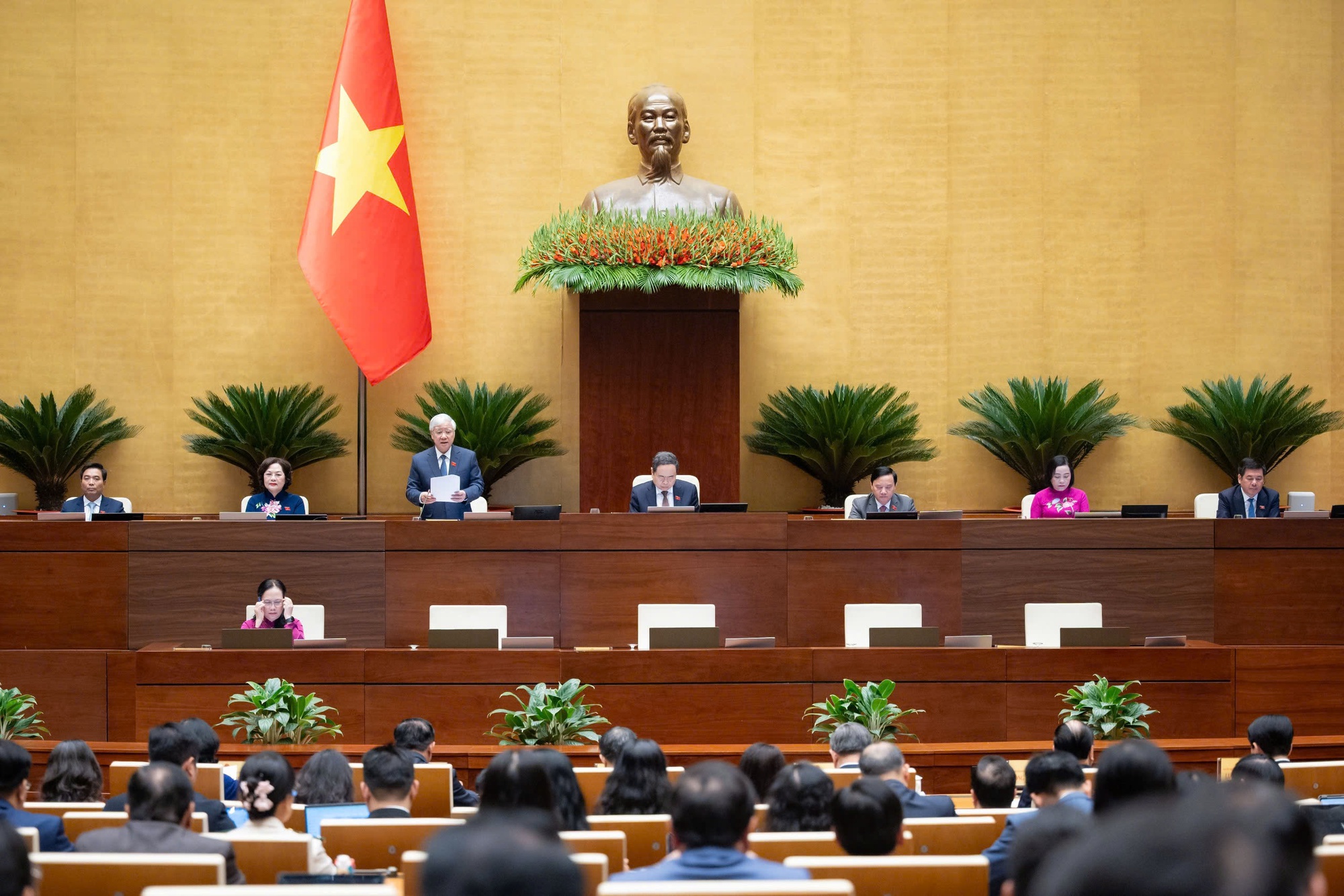 Quốc hội quyết nghị tiết kiệm triệt để, tăng chi đầu tư cho các công trình trọng điểm, cải cách tiền lương, an sinh xã hội; bổ sung nguồn cải cách tiền lương- Ảnh 3.