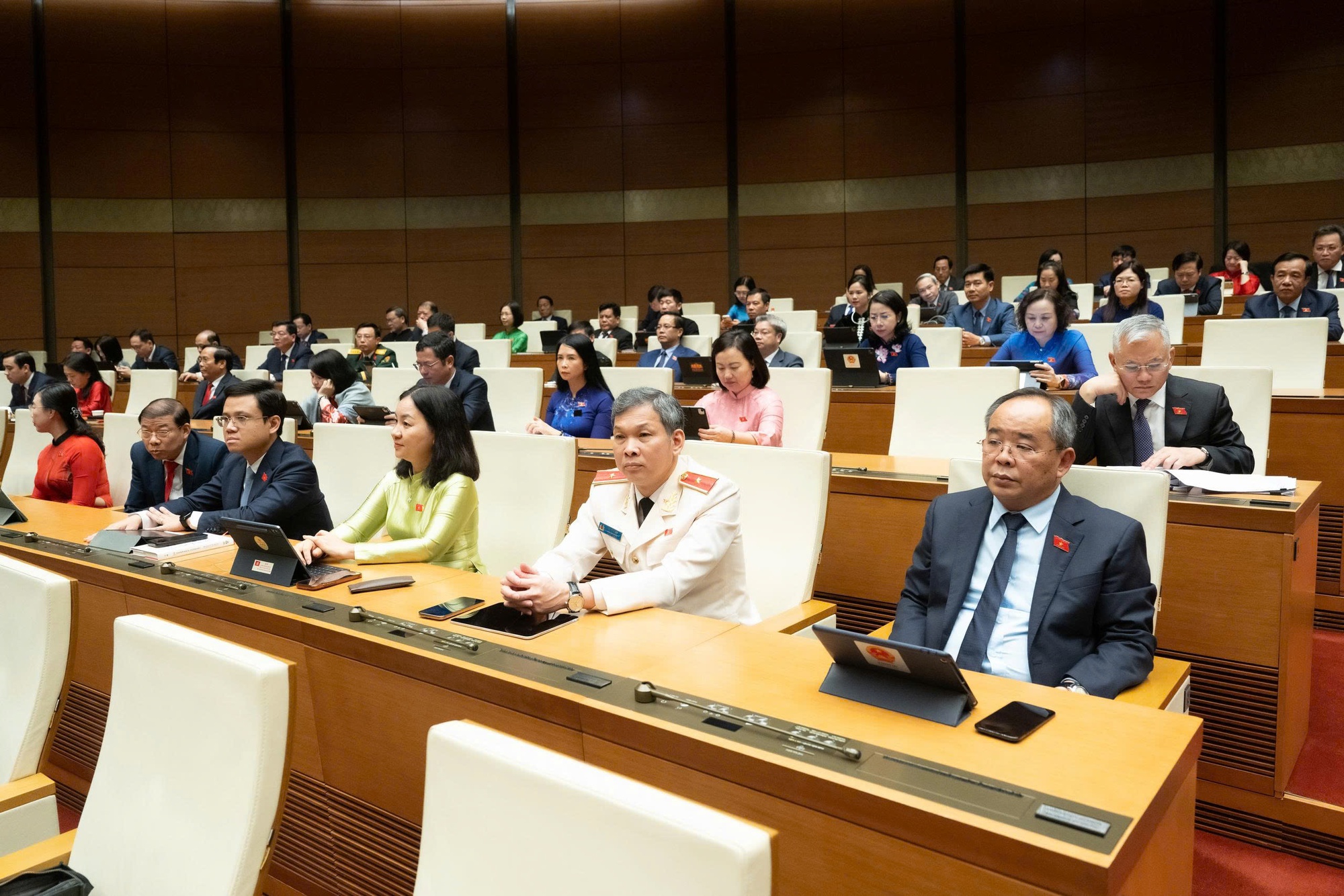 Quốc hội quyết nghị tiết kiệm triệt để, tăng chi đầu tư cho các công trình trọng điểm, cải cách tiền lương, an sinh xã hội; bổ sung nguồn cải cách tiền lương- Ảnh 14.