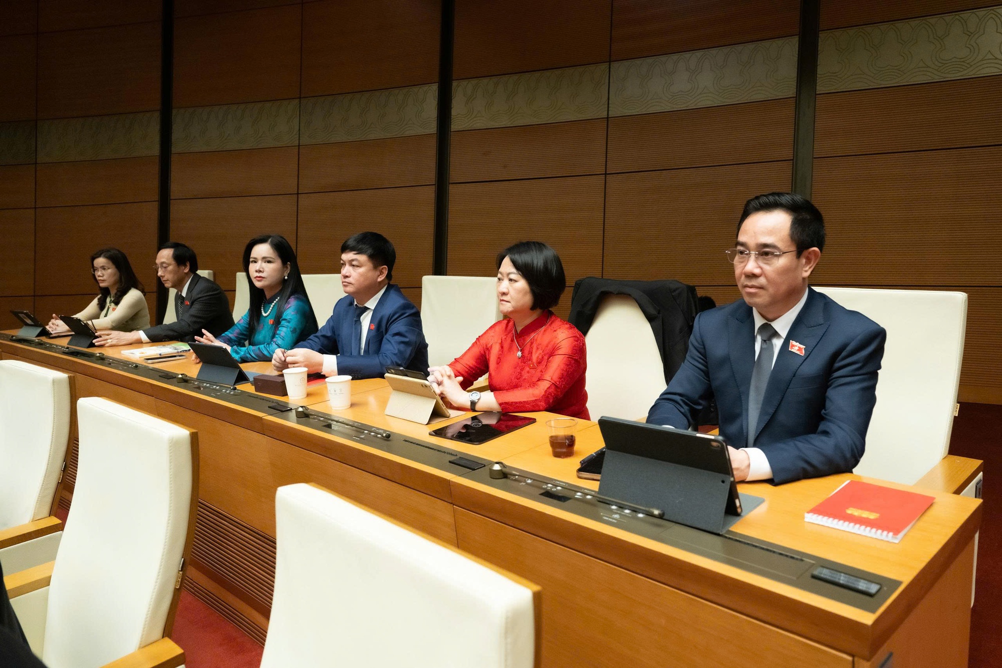 Quốc hội thông qua Nghị quyết về kế hoạch đầu tư công trung hạn giai đoạn 2026-2030- Ảnh 5.