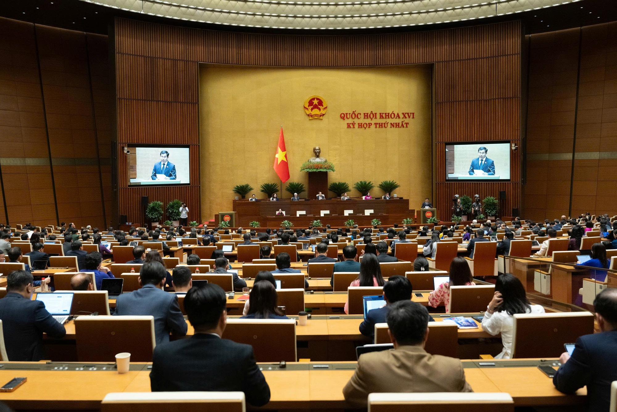 Quốc hội quyết nghị tiết kiệm triệt để, tăng chi đầu tư cho các công trình trọng điểm, cải cách tiền lương, an sinh xã hội; bổ sung nguồn cải cách tiền lương- Ảnh 6.