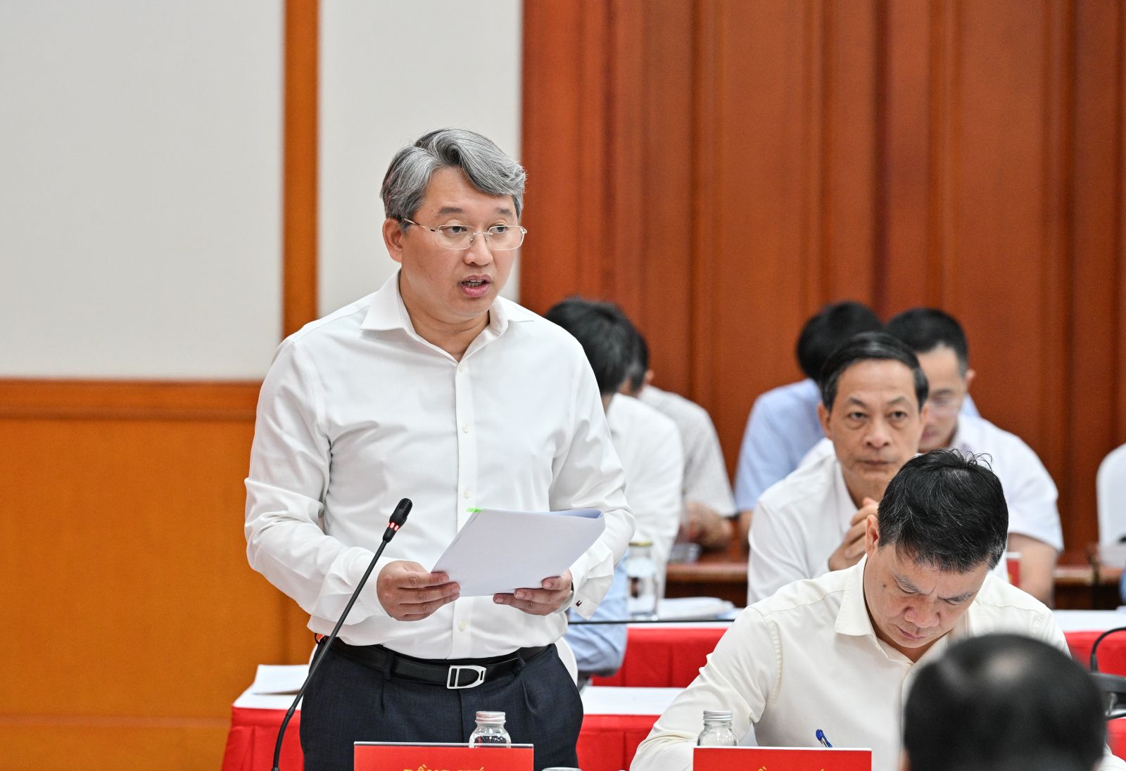 Thực hiện quyết liệt các giải pháp nhằm đạt mục tiêu tăng trưởng 2 con số; khẩn trương hoàn thành sắp xếp tổ dân phố, thôn xóm, đơn vị sự nghiệp công lập...- Ảnh 2.