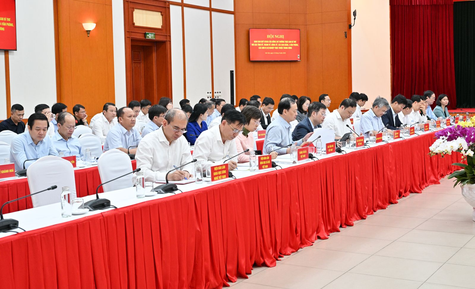 Thực hiện quyết liệt các giải pháp nhằm đạt mục tiêu tăng trưởng 2 con số; khẩn trương hoàn thành sắp xếp tổ dân phố, thôn xóm, đơn vị sự nghiệp công lập...- Ảnh 6.