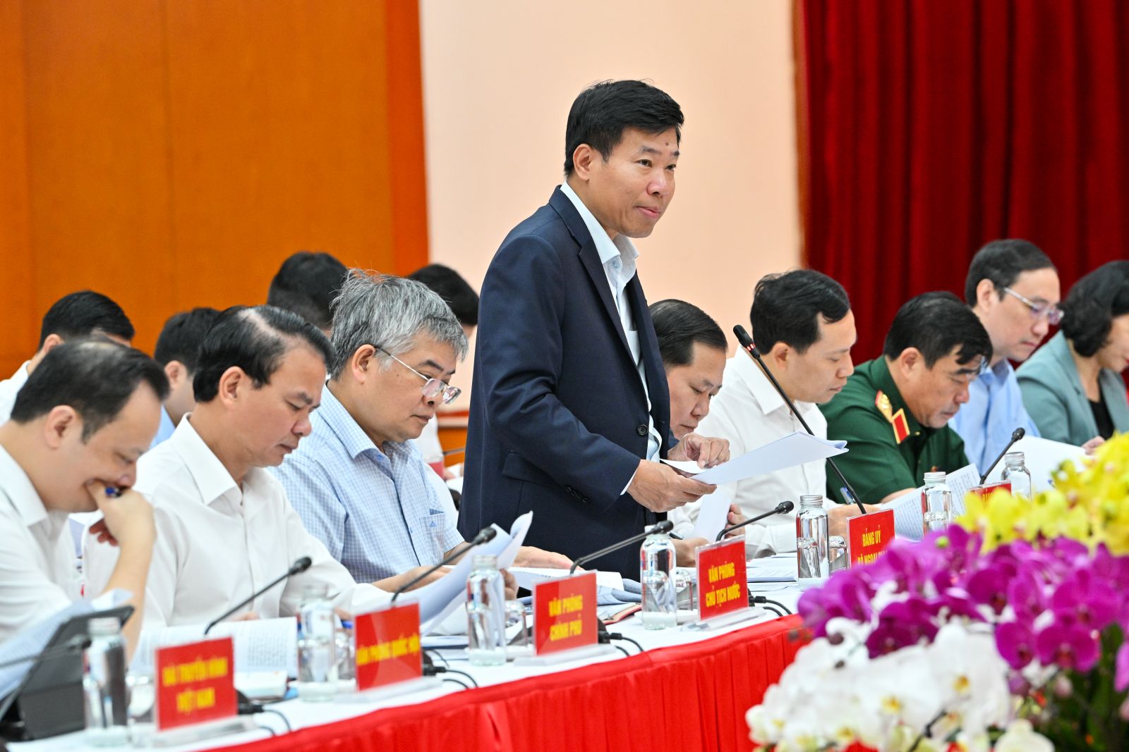 Thực hiện quyết liệt các giải pháp nhằm đạt mục tiêu tăng trưởng 2 con số; khẩn trương hoàn thành sắp xếp tổ dân phố, thôn xóm, đơn vị sự nghiệp công lập...- Ảnh 3.