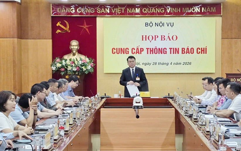 SẮP XẾP BỘ MÁY: Bố trí công chức, viên chức theo vị trí việc làm; cải cách chính sách tiền lương khu vực công