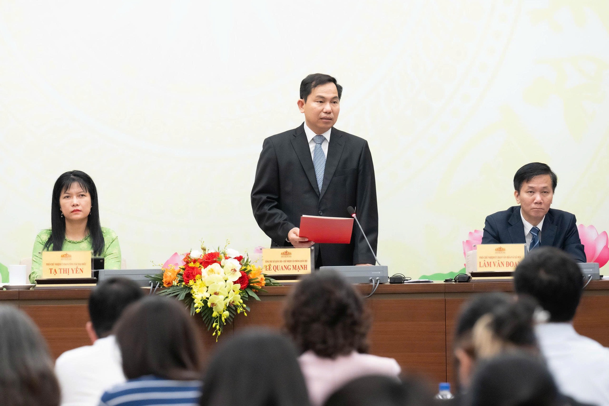 Kỳ họp thứ nhất, Quốc hội khóa XVI: Kiện toàn 39 chức danh lãnh đạo cấp cao; thảo luận nhiều vấn đề dân sinh cấp bách- Ảnh 6.