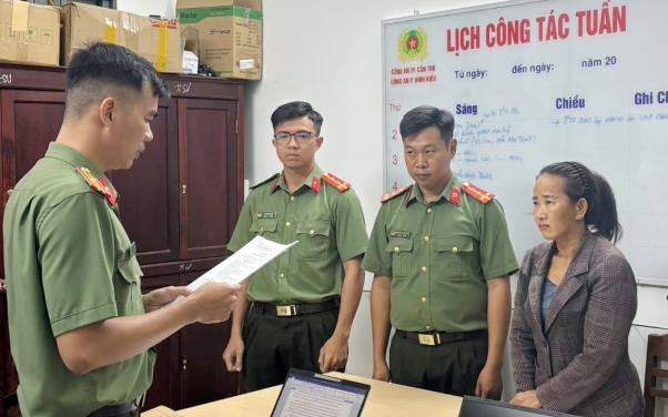 Khởi tố một loạt bị can vi phạm quy định về đấu thầu; đưa, nhận hối lộ...- Ảnh 4. Triệt phá đường dây đưa tàu cá, ngư dân khai thác hải sản trái phép; khởi tố bác sĩ, nhân viên phòng khám đa khoa...