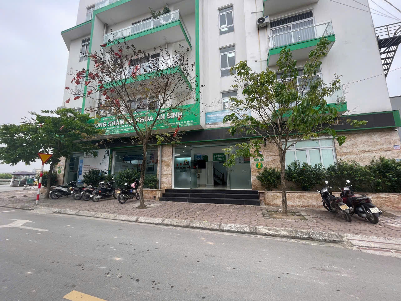 Triệt phá đường dây đưa tàu cá, ngư dân khai thác hải sản trái phép; khởi tố bác sĩ, nhân viên phòng khám đa khoa...- Ảnh 1. Triệt phá đường dây đưa tàu cá, ngư dân khai thác hải sản trái phép; khởi tố bác sĩ, nhân viên phòng khám đa khoa...- Ảnh 1.