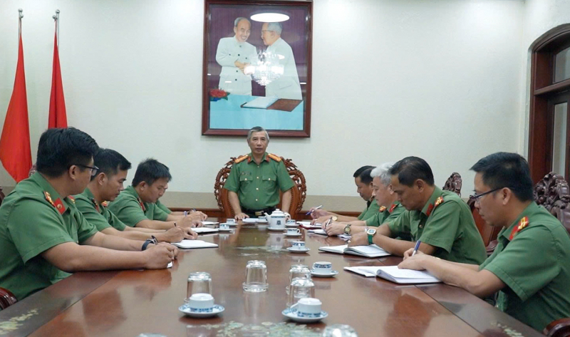 Triệt phá đường dây đưa tàu cá, ngư dân khai thác hải sản trái phép; khởi tố bác sĩ, nhân viên phòng khám đa khoa...- Ảnh 2. Triệt phá đường dây đưa tàu cá, ngư dân khai thác hải sản trái phép; khởi tố bác sĩ, nhân viên phòng khám đa khoa...- Ảnh 2.