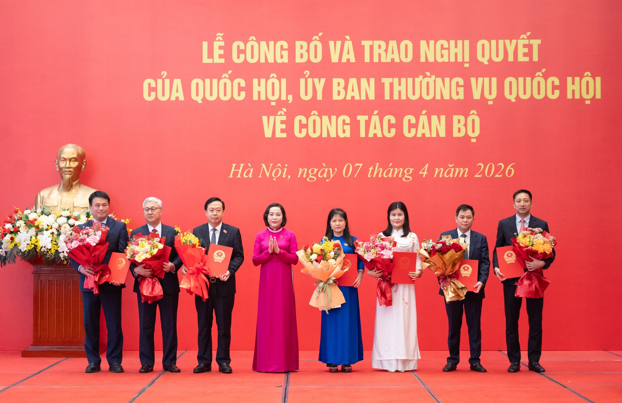 Chủ tịch Quốc hội Trần Thanh Mẫn trao các Nghị quyết về công tác cán bộ- Ảnh 6. Chủ tịch Quốc hội Trần Thanh Mẫn trao các Nghị quyết về công tác cán bộ- Ảnh 6.