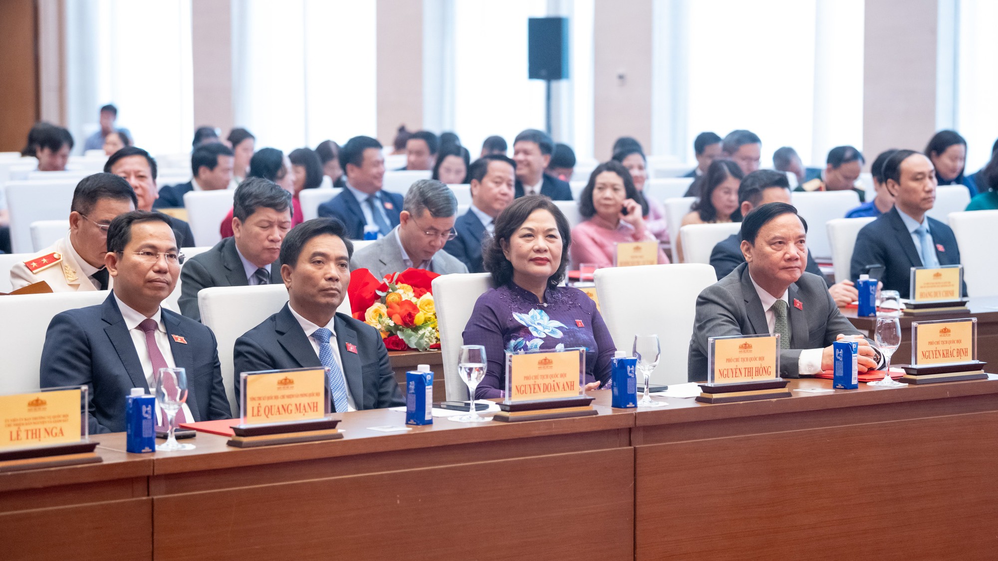 Chủ tịch Quốc hội Trần Thanh Mẫn trao các Nghị quyết về công tác cán bộ- Ảnh 8. Chủ tịch Quốc hội Trần Thanh Mẫn trao các Nghị quyết về công tác cán bộ- Ảnh 8.