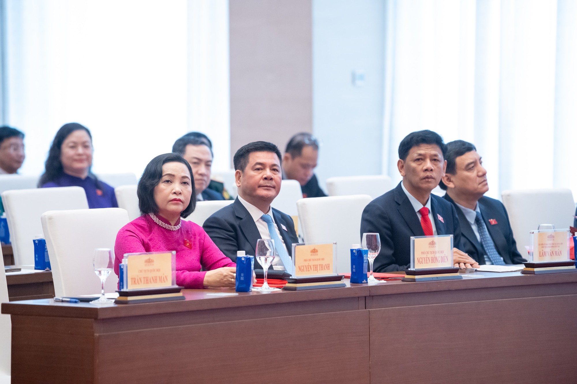 Chủ tịch Quốc hội Trần Thanh Mẫn trao các Nghị quyết về công tác cán bộ- Ảnh 12. Chủ tịch Quốc hội Trần Thanh Mẫn trao các Nghị quyết về công tác cán bộ- Ảnh 12.