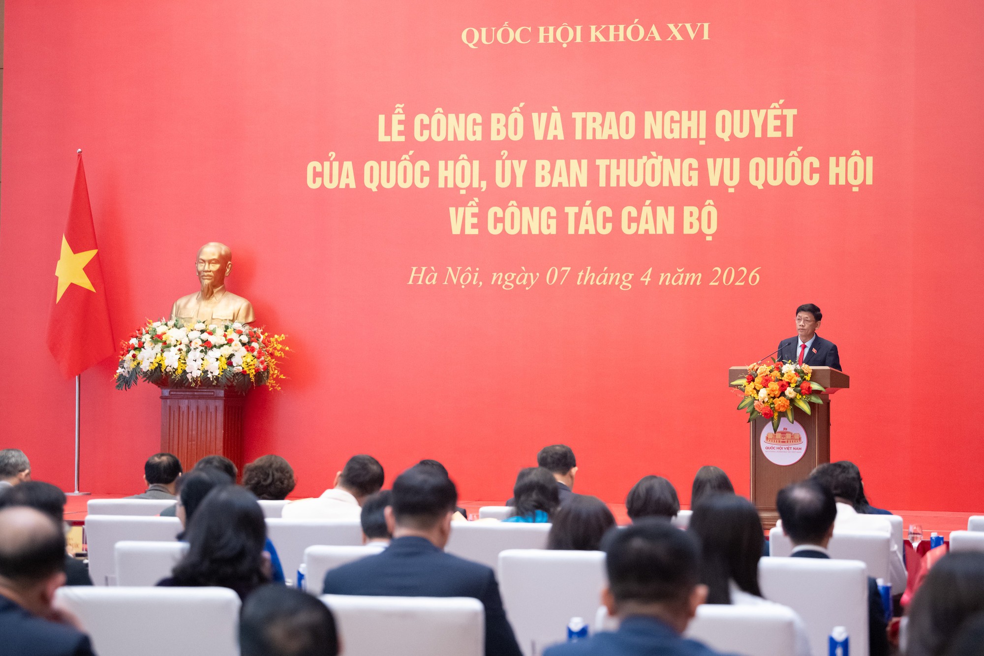 Chủ tịch Quốc hội Trần Thanh Mẫn trao các Nghị quyết về công tác cán bộ- Ảnh 13. Chủ tịch Quốc hội Trần Thanh Mẫn trao các Nghị quyết về công tác cán bộ- Ảnh 13.