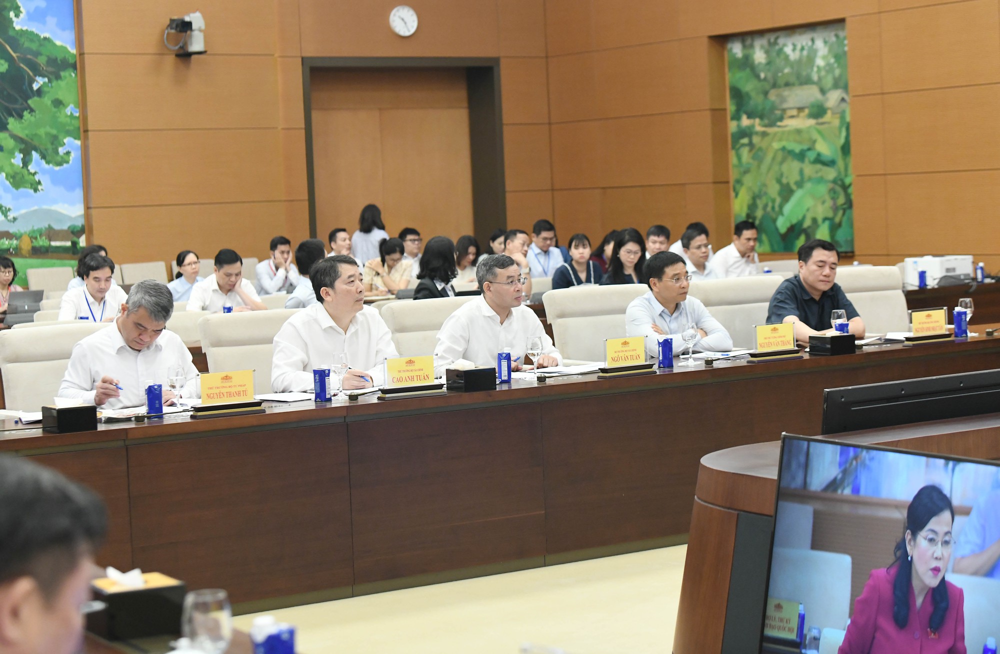 Thống nhất trình Quốc hội điều chỉnh thuế xăng dầu và nhiên liệu bay- Ảnh 8. Thống nhất trình Quốc hội điều chỉnh thuế xăng dầu và nhiên liệu bay- Ảnh 8.