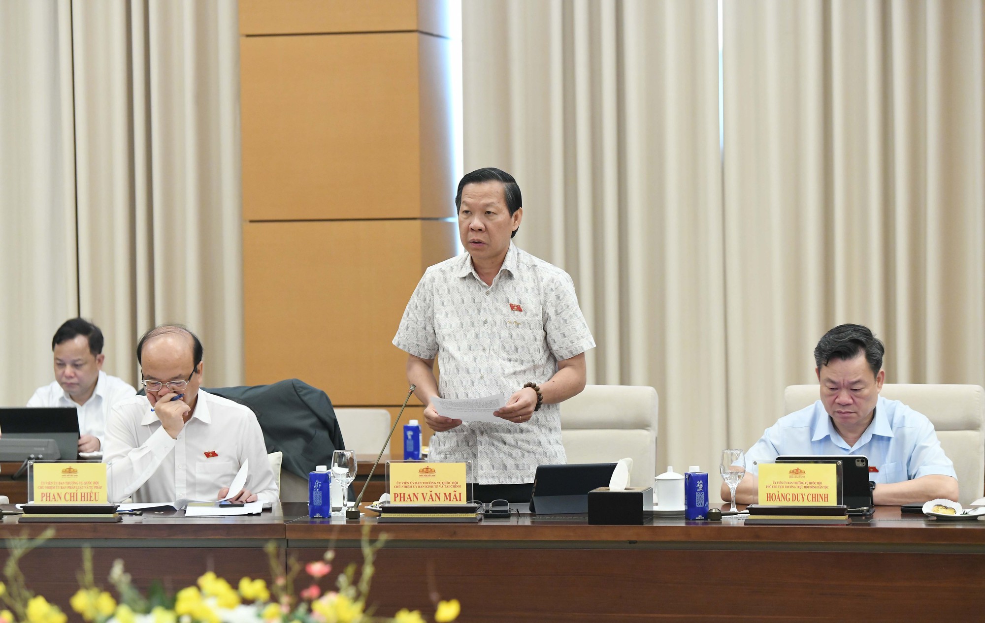 Thống nhất trình Quốc hội điều chỉnh thuế xăng dầu và nhiên liệu bay- Ảnh 5. Thống nhất trình Quốc hội điều chỉnh thuế xăng dầu và nhiên liệu bay- Ảnh 5.