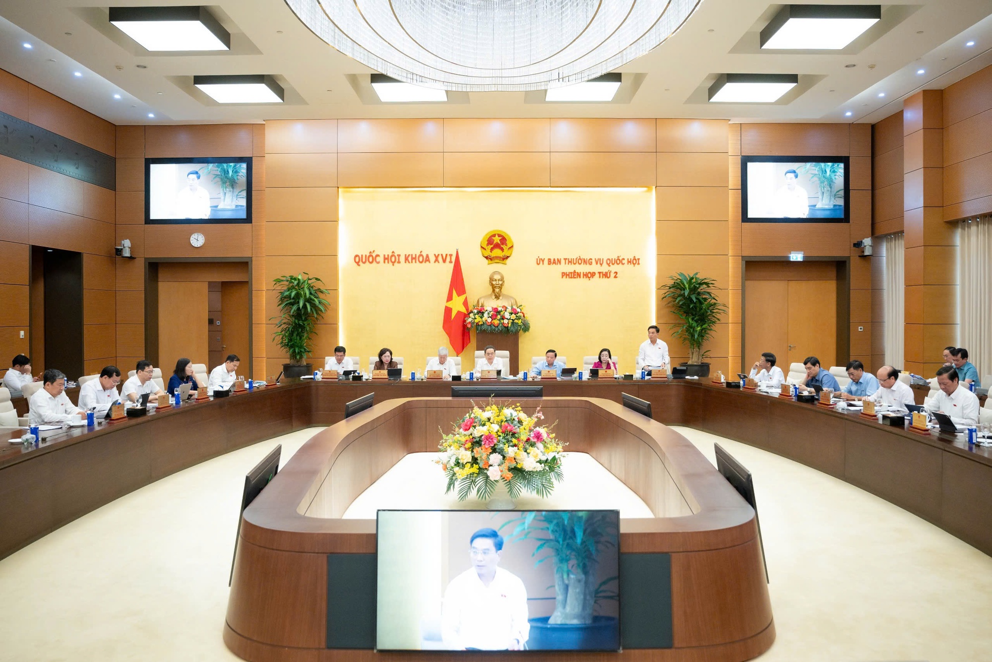 Kiến nghị xem xét, giải quyết chế độ, chính sách để cán bộ, công chức, viên chức yên tâm công tác, cống hiến- Ảnh 4.