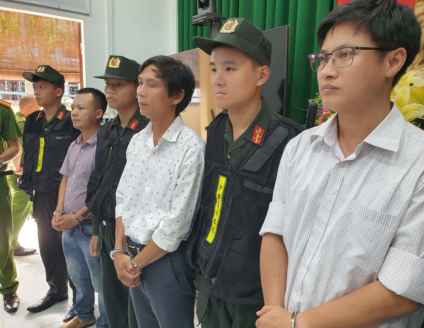 Khởi tố Giám đốc, viên chức Ban Quản lý rừng; Giám đốc, Phó Giám đốc, chủ sở hữu doanh nghiệp- Ảnh 2. Khởi tố Giám đốc, viên chức Ban Quản lý rừng; Giám đốc, Phó Giám đốc, chủ sở hữu doanh nghiệp- Ảnh 2.