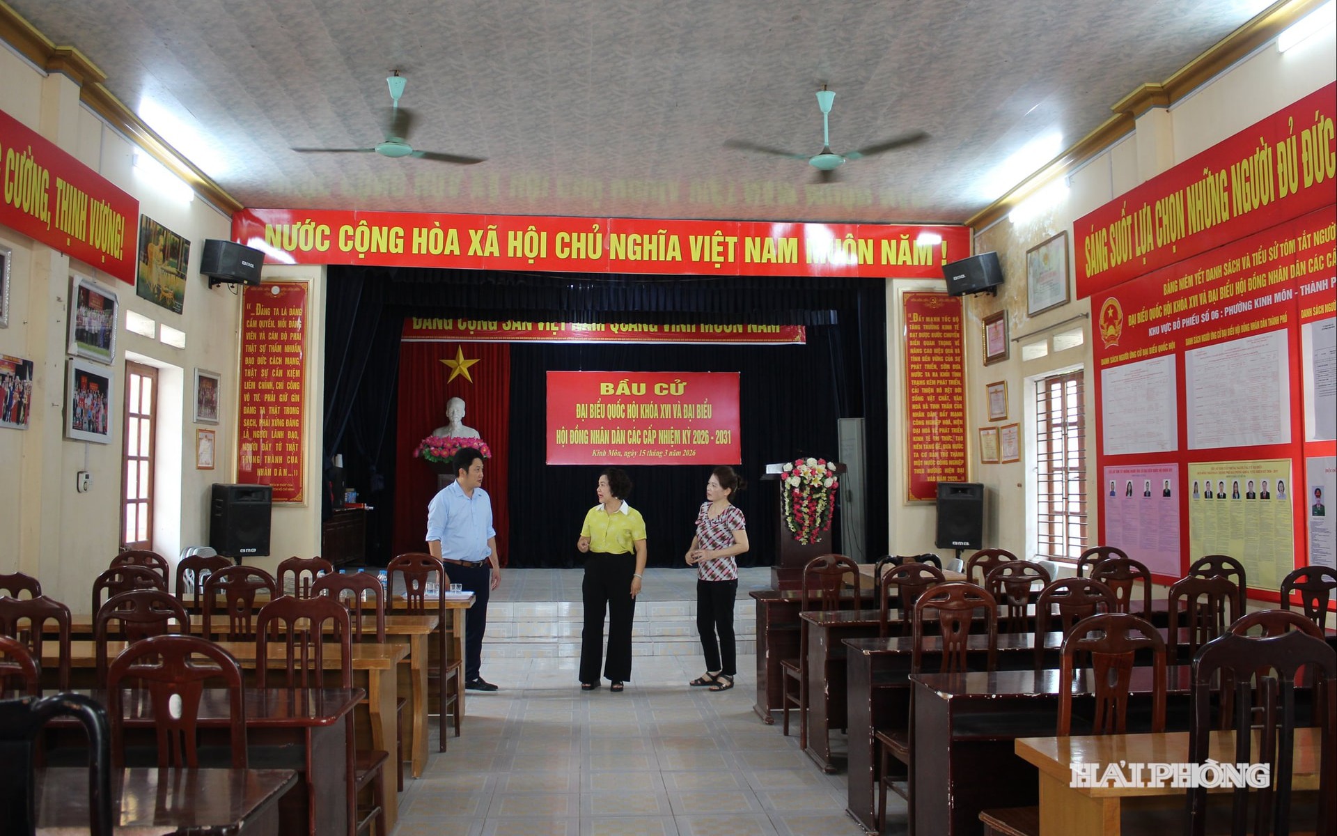 Khẩn trương sắp xếp thôn, tổ dân phố, cán bộ cấp cơ sở- Ảnh 2. Khuyến khích sắp xếp thôn, tổ dân phố theo quy mô lớn, hạn chế chia nhỏ, không sắp xếp với đơn vị đặc thù