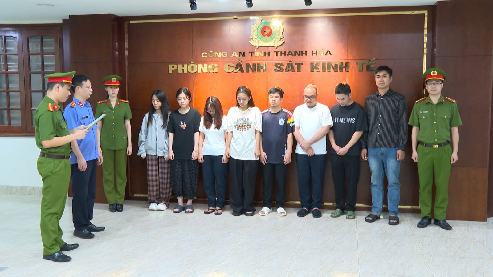 Khởi tố nguyên Hiệu trưởng, Trưởng phòng, Kế toán trưởng...- Ảnh 7. Khởi tố nguyên Hiệu trưởng, Trưởng phòng, Kế toán trưởng...- Ảnh 7.