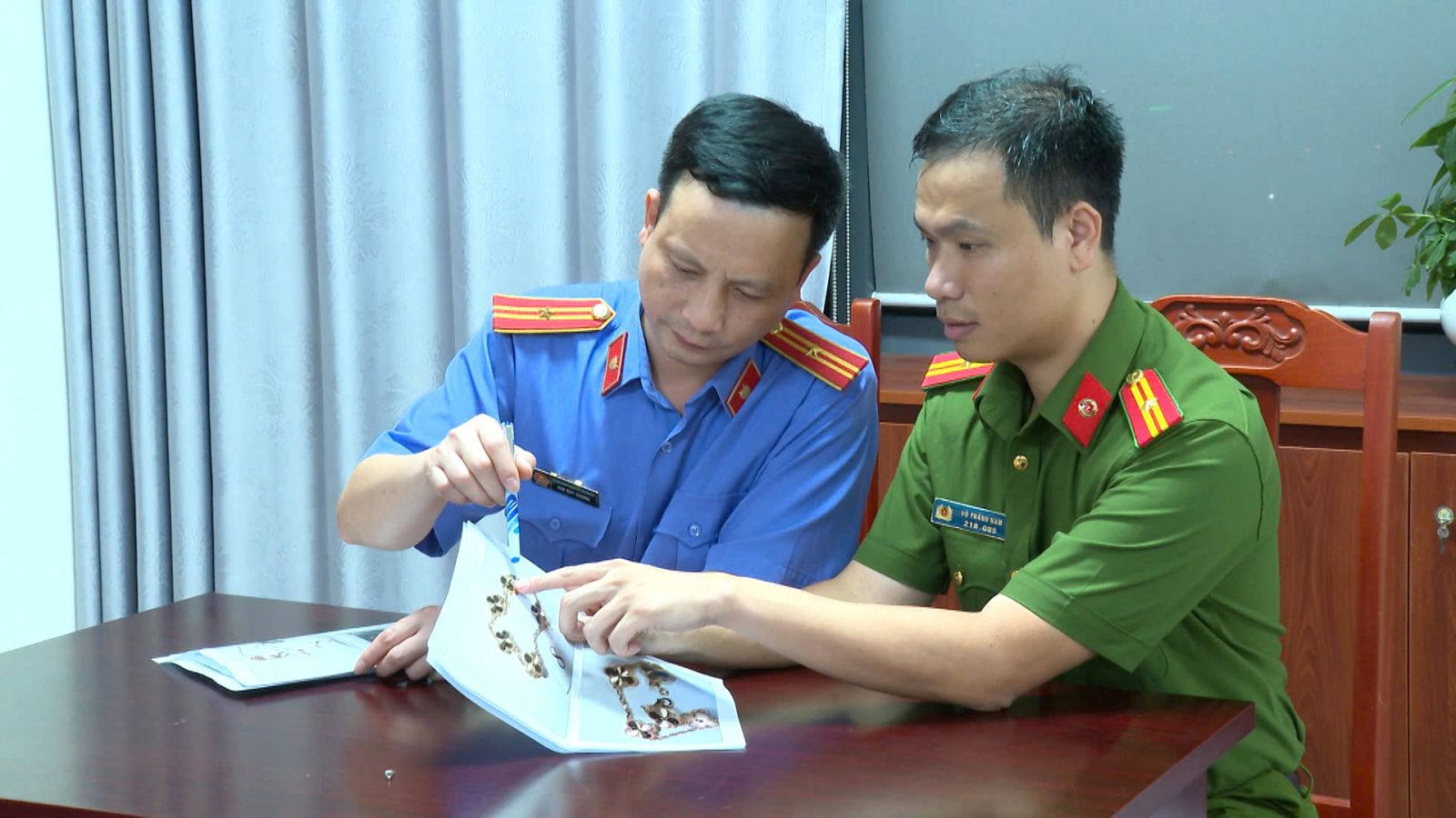 Khởi tố nguyên Hiệu trưởng, Trưởng phòng, Kế toán trưởng...- Ảnh 6. Khởi tố nguyên Hiệu trưởng, Trưởng phòng, Kế toán trưởng...- Ảnh 6.