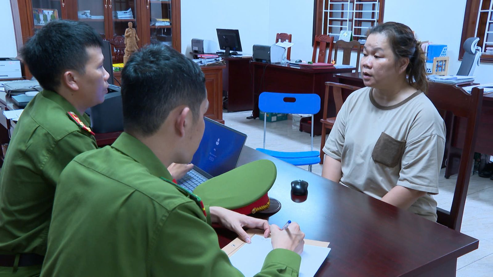 Khởi tố nguyên Hiệu trưởng, Trưởng phòng, Kế toán trưởng...- Ảnh 9. Khởi tố nguyên Hiệu trưởng, Trưởng phòng, Kế toán trưởng...- Ảnh 9.
