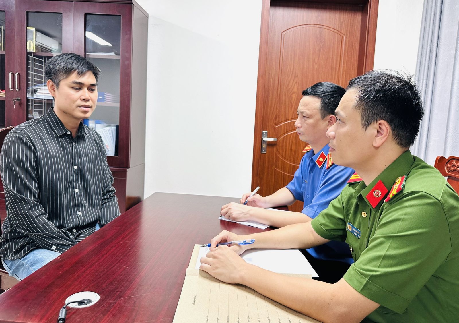Khởi tố nguyên Hiệu trưởng, Trưởng phòng, Kế toán trưởng...- Ảnh 5. Khởi tố nguyên Hiệu trưởng, Trưởng phòng, Kế toán trưởng...- Ảnh 5.