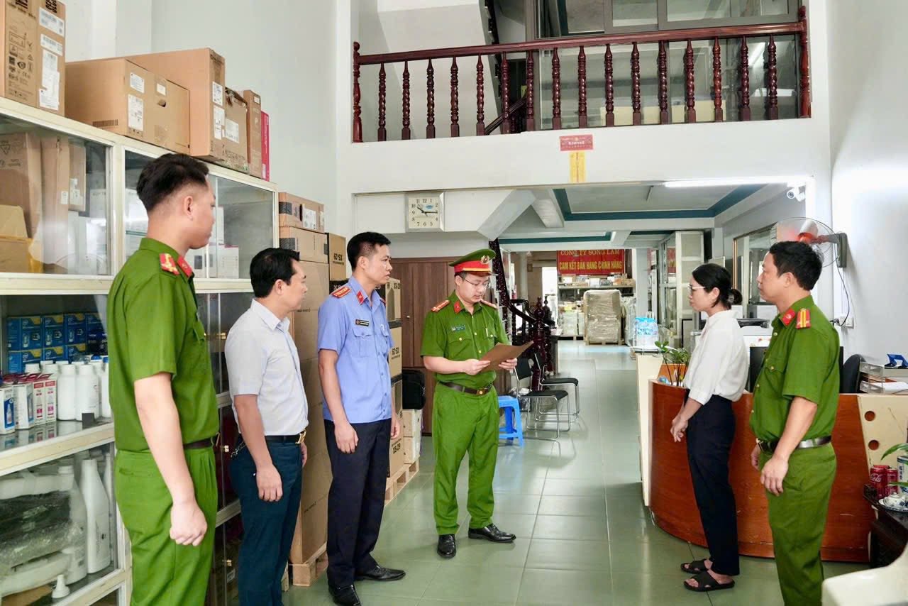 Lần đầu tiên KHỞI TỐ vụ án dùng Windows, Microsoft Office lậu- Ảnh 1. Lần đầu tiên KHỞI TỐ vụ án dùng Windows, Microsoft Office lậu- Ảnh 1.