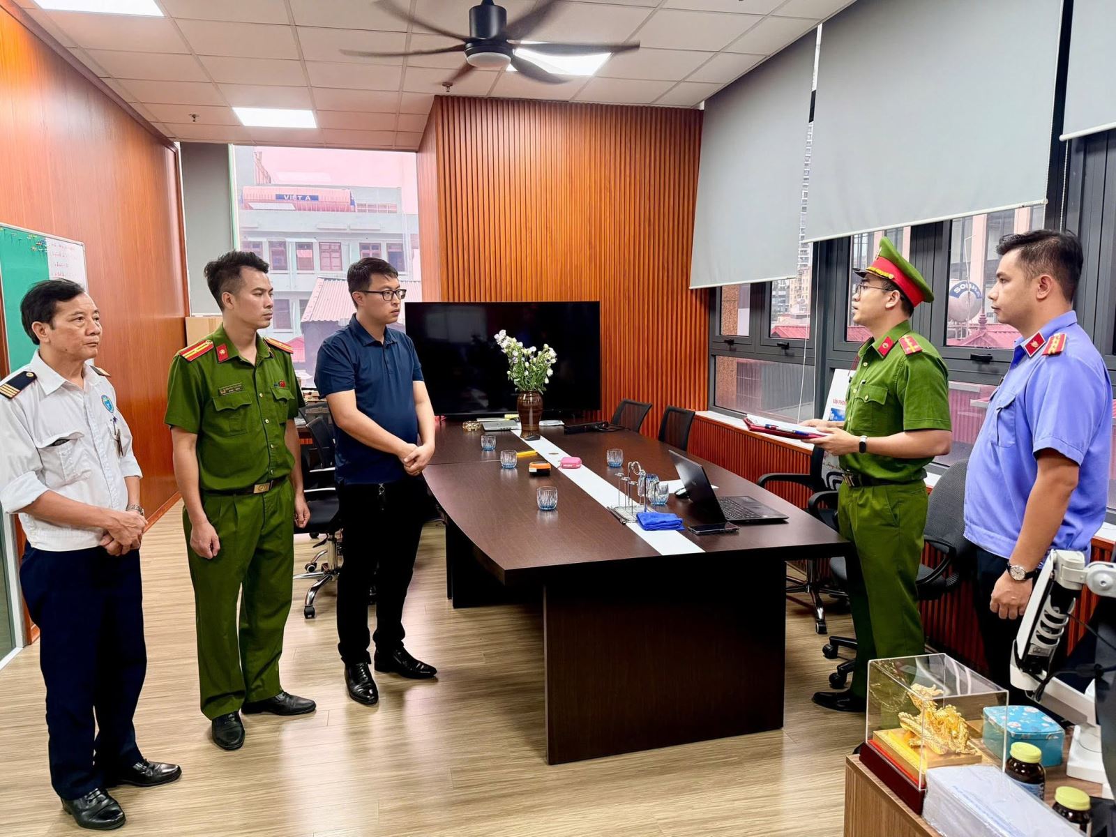 Lần đầu tiên KHỞI TỐ vụ án dùng Windows, Microsoft Office lậu- Ảnh 4. Lần đầu tiên KHỞI TỐ vụ án dùng Windows, Microsoft Office lậu- Ảnh 4.