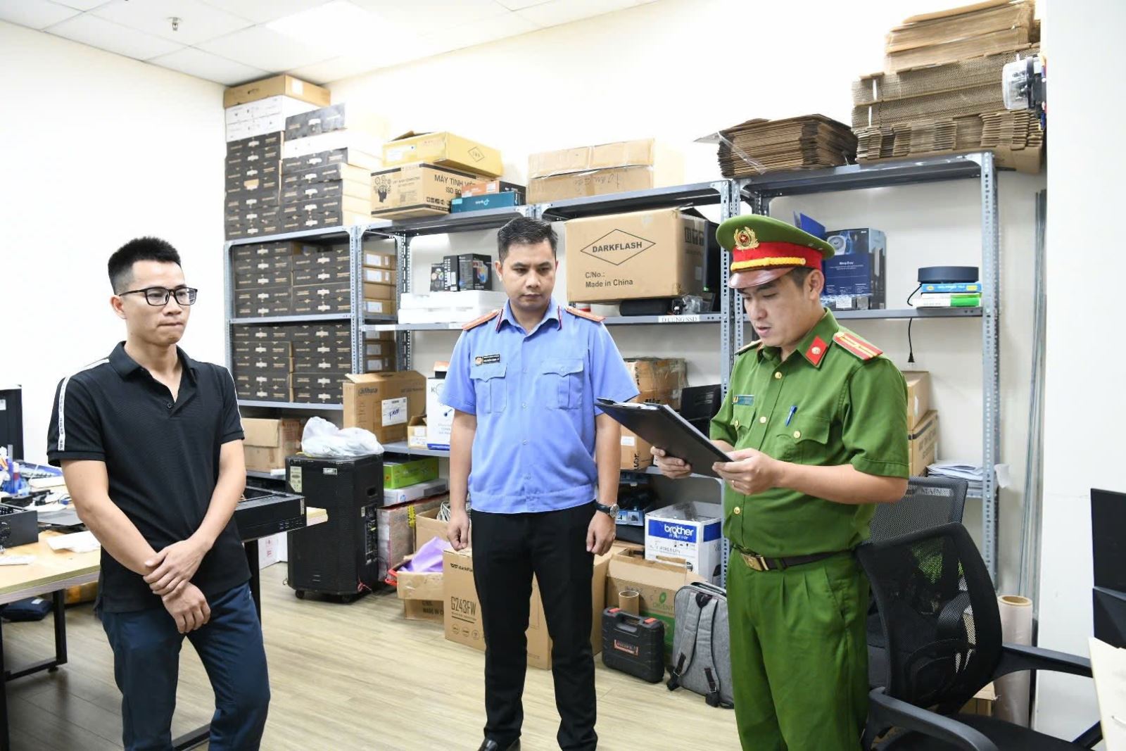 Lần đầu tiên KHỞI TỐ vụ án dùng Windows, Microsoft Office lậu- Ảnh 6. Lần đầu tiên KHỞI TỐ vụ án dùng Windows, Microsoft Office lậu- Ảnh 6.