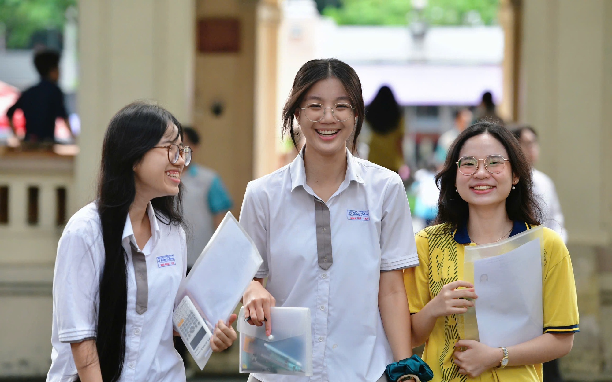 THI TỐT NGHIỆP THPT 2026: Đề thi Tiếng Anh và gợi ý đáp án- Ảnh 1. THI TỐT NGHIỆP THPT 2026: Đề thi môn Vật lí và gợi ý đáp án