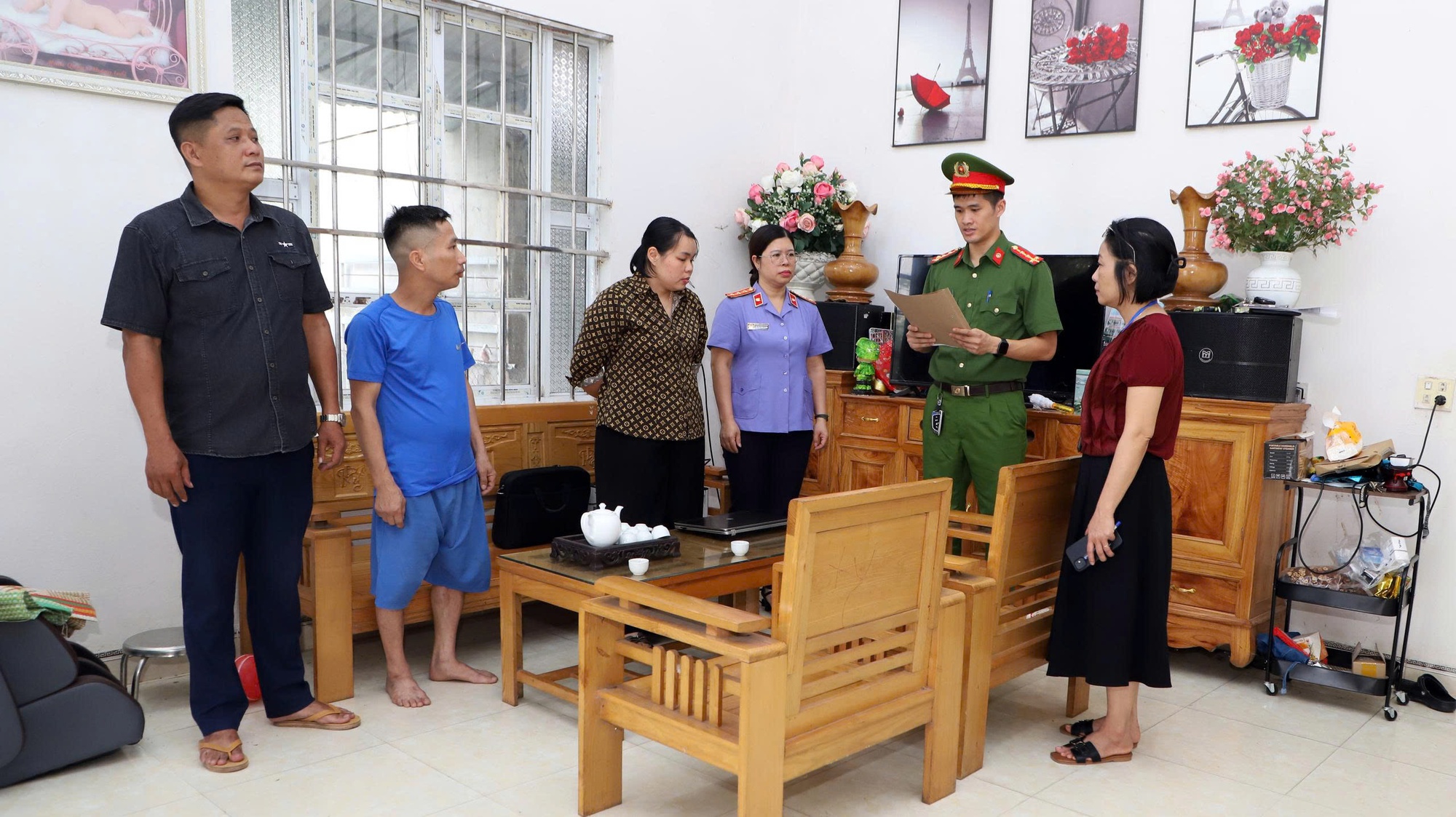 Khởi tố viên chức Văn phòng đăng ký đất đai; đề nghị truy tố nguyên Trưởng phòng; Chủ tịch UBND, Kế toán, cán bộ xã, chủ hộ kinh doanh...- Ảnh 3.