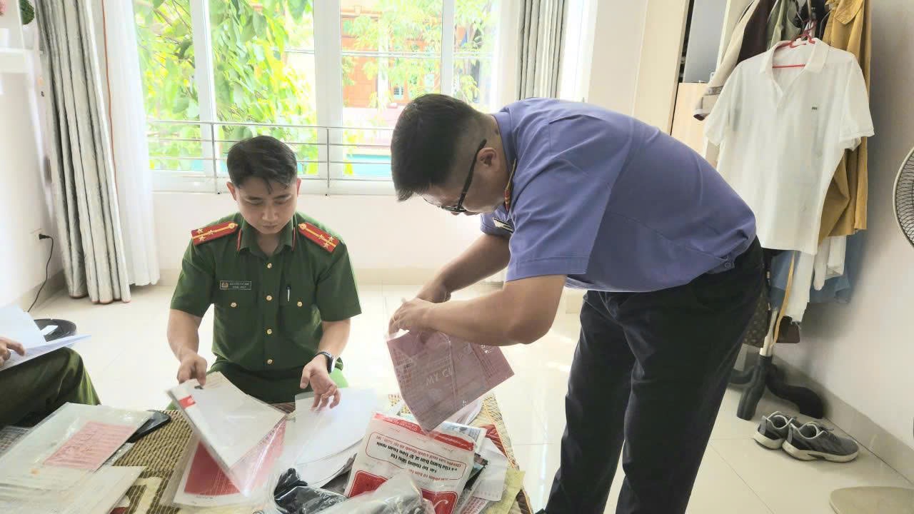 Khởi tố viên chức Văn phòng đăng ký đất đai; đề nghị truy tố nguyên Trưởng phòng; Chủ tịch UBND, Kế toán, cán bộ xã, chủ hộ kinh doanh...- Ảnh 8.